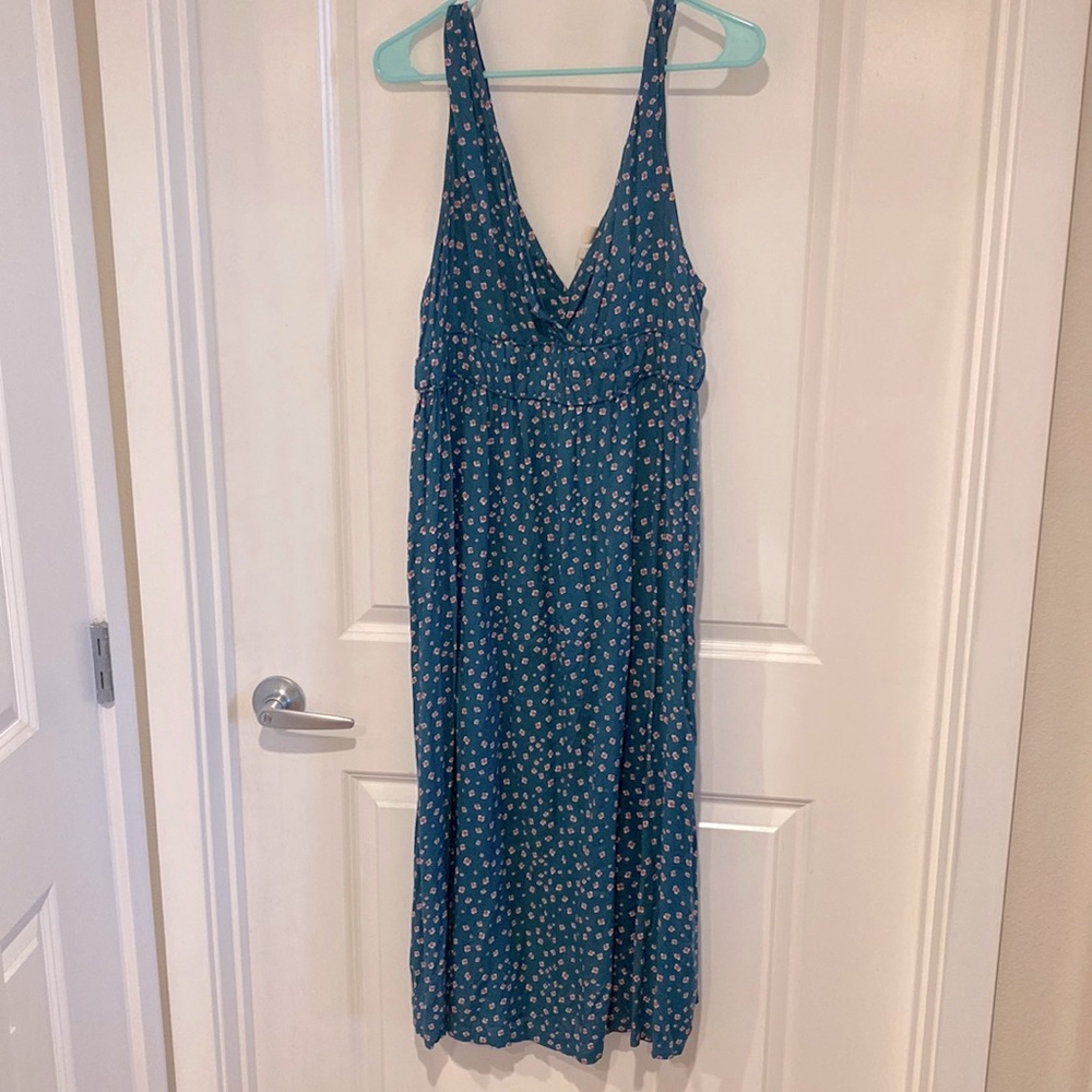 V neck and V back sleeveless midi dress
